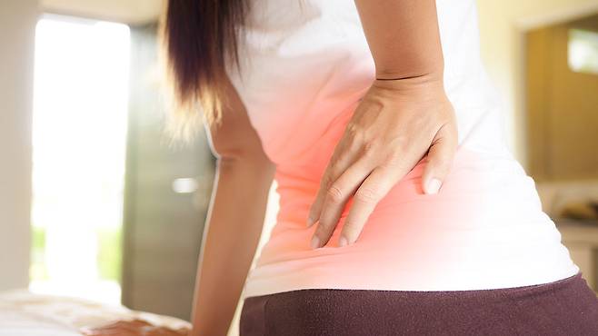 갑작스러운 허리 통증은 골반저근이 약해졌다는 신호일 수 있다｜출처: 클립아트코리아