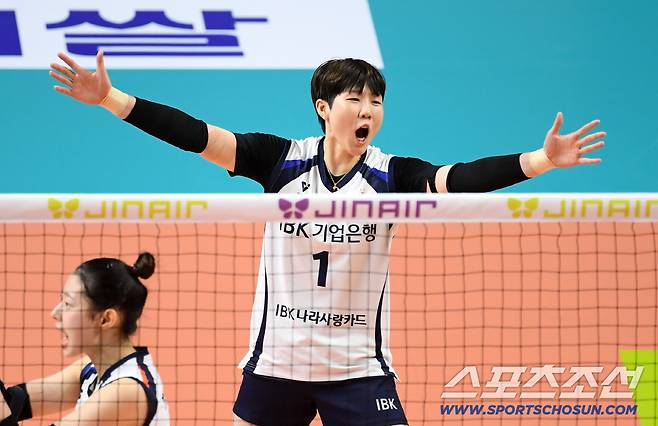 19일 장충체육관에서 열린 V리그 GS칼텍스와 IBK기업은행의 경기. IBK 이소영이 득점 후 환호하고 있다. 장충=박재만 기자 pjm@sportschosun.com/2025.10.19/