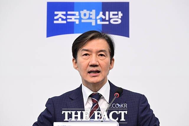 전당대회 출마를 선언한 조국 조국혁신당 비상대책위원장이 본격적인 지방정치 행보에 돌입했다. 비대위 활동을 이달 중 마무리할 예정인 조 위원장은 내년 지방선거를 겨냥한 이른바 '밭갈이'에 착수하며, 제3당의 필요성을 전면에 내세우고 있다. 사진은 조국 조국혁신당 비상대책위원장. /남윤호 기자