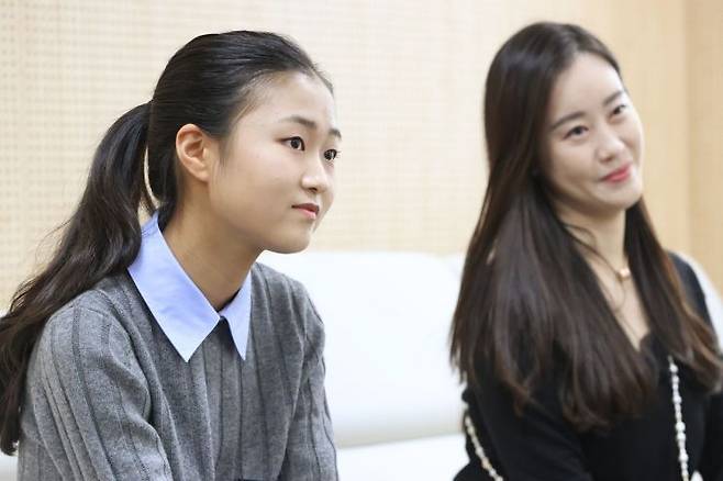 첼리스트 이정란(오른쪽)과 바이올리니스트 김서현   [사진 제공= 연합뉴스]