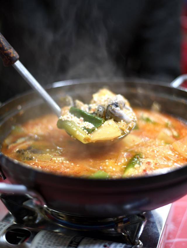 장치와 무를 넣고 조리한 장치찜. 먹고놀랩 제공