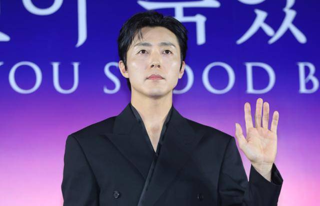 배우 이무생이 5일 오전 서울 용산구 CGV용산아이파크몰에서 열린 넷플릭스 시리즈 '당신이 죽였다' 제작발표회에서 포즈를 취하고 있다. 뉴시스