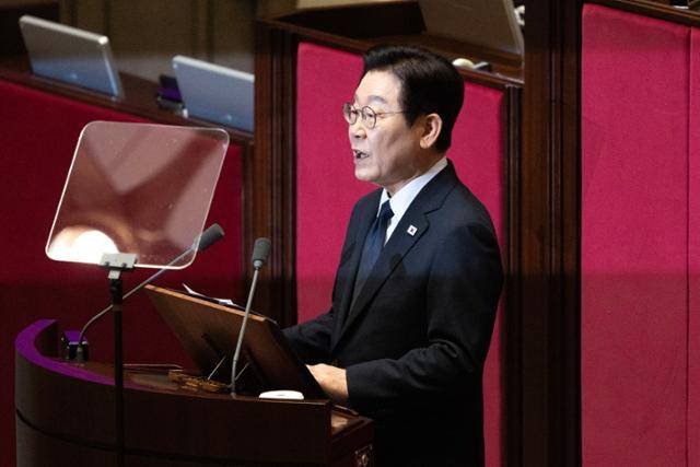 이재명 대통령이 4일 국회에서 내년도 예산안에 대한 시정연설을 하고 있다. 뉴시스