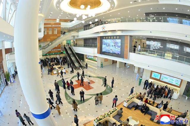 조선중앙통신은 평양종합병원이 3일 개원했다고 4일 보도했다. 평양=조선중앙통신 연합뉴스