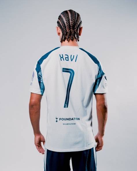 토트넘 유니폼을 입은 사비 시몬스. 그는 손흥민에 이어 7번을 달고 활약한다. 사진=토트넘 SNS