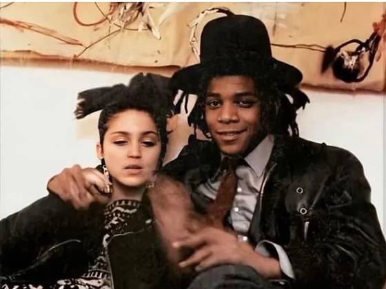 1982년 뉴욕의 마돈나(왼쪽)와 바스키아. 마돈나는 “새벽 4시 잠에서 깨어 보면 바스키아가 그림을 그리고 있었다”고 돌아봤다. 사진 글렌 오브라이언