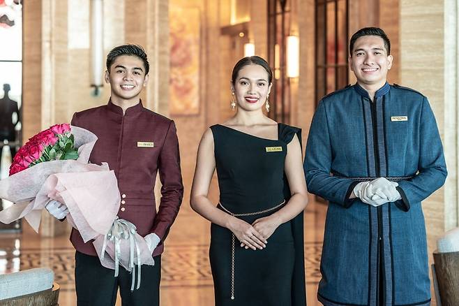 누스타 호텔의 앰배서더, 도어맨, 버틀러