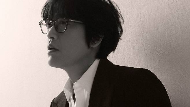 Singer-songwriter Kim Dong-ryul (Music Farm)