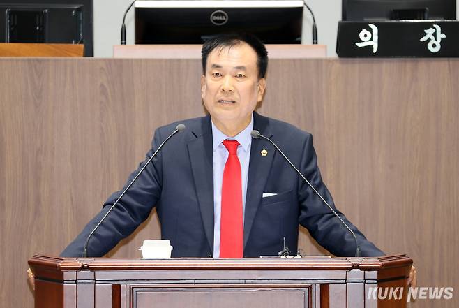 충남도의회 방한일 의원(예산1‧국민의힘)이 5일 제362회 정례회 1차 본회의에서 5분 발언을 하고 있다.