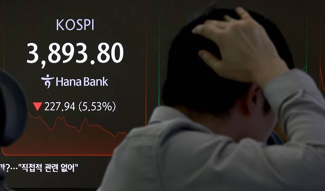 5일 서울 을지로 하나은행 본점 딜링룸 현황판에 코스피가 표시되고 있다. 연합뉴스