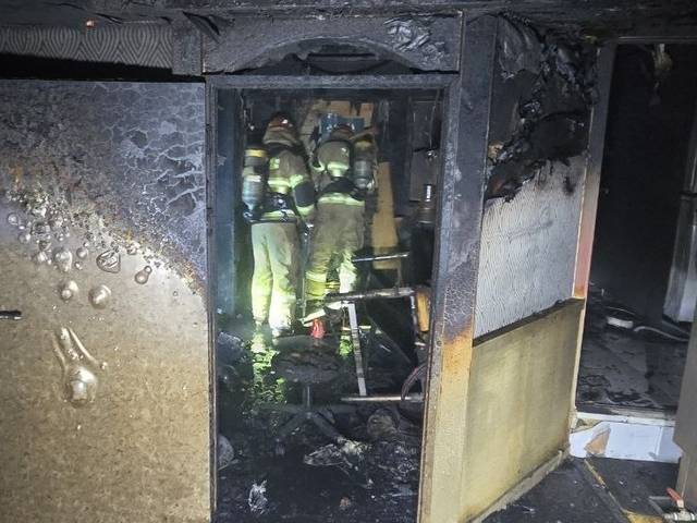 5일 오전 1시23분 부천시 원미구 마사지업소 화재 현장. 부천소방서 제공