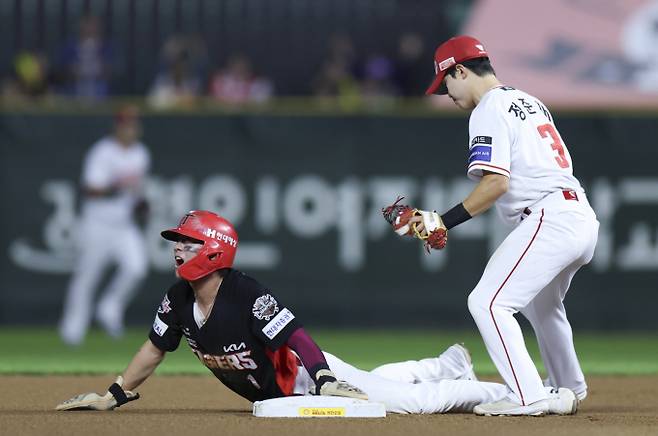 A등급을 받은 KT위즈 강백호와 KIA타이거즈 박찬호가 자유계약선수 중 최대어라는 평가를 받았다. 사진은 KIA에서 활약 중인 박찬호. /사진=뉴시스