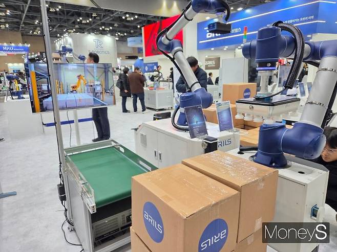 브릴스(BRILS)의 비전 기반 협동로봇 모습./사진=김대영 기자