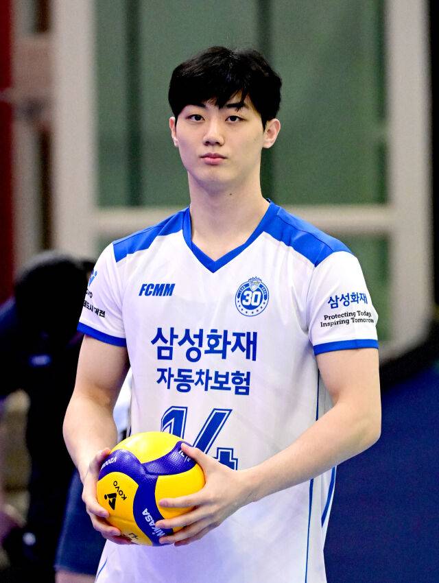 경기 전 몸을 풀고 있는 이우진 / 한국배구연맹(KOVO)