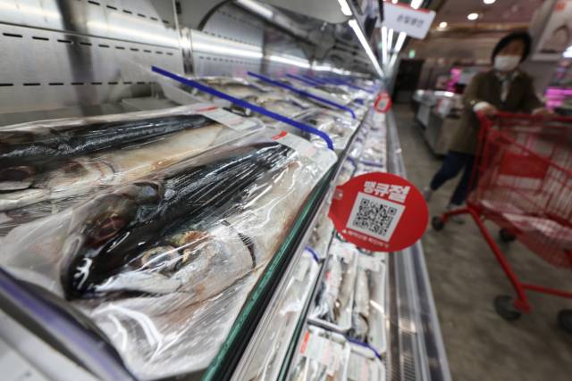 사진은 4일 서울 시내의 한 대형마트에 진열된 고등어. 연합뉴스.