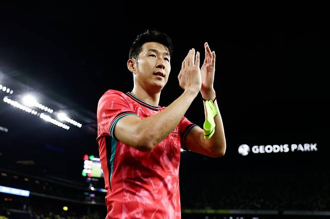 11월 대표팀 공격진이 한층 묵직해졌다. 주장 손흥민은 LAFC에선 최전방 공격수로 출전하며 ‘제2의 전성기’를 열었으나 투톱의 한축, 또는 왼쪽 윙포워드 이동도 가능하다. 사진제공｜대한축구협회