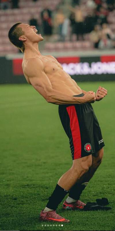 조규성이 9월 21일 덴마크 헤르닝 MCH 아레나에서 열린 2025-2026 덴마크 프로축구 수페르리가 9라운드 비보르와 홈 경기에서 골 세리머니를 하고 있다. 미트윌란 SNS 캡처