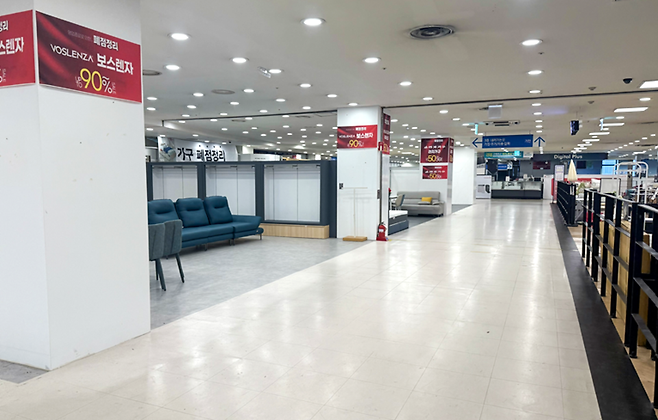 ▲지난 4일 홈플러스 계산점 4층은 이미 대부분의 입점업체가 철수해 썰렁한 분위기가 감돈다.