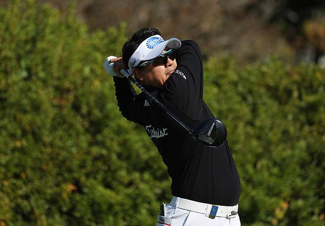 박상현이 6일 열린 KPGA 투어챔피언십 in 제주 1라운드에서 샷을 하고 있다.