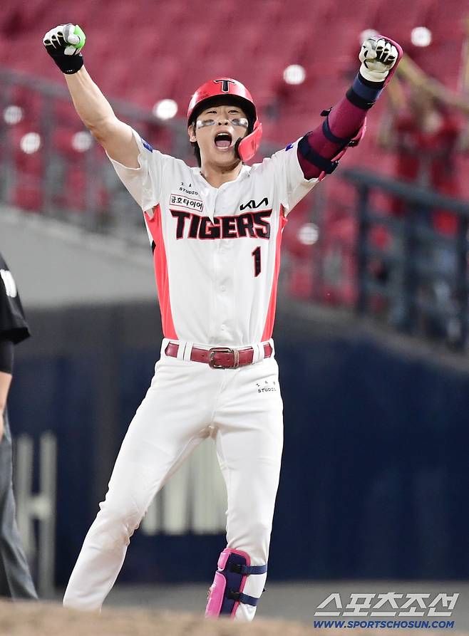 12일 광주 기아챔피언스필드에서 열린 KIA와 두산의 경기. 9회말 2사 1, 2루. 동점 1타점 적시타를 날린 KIA 박찬호. 광주=송정헌 기자songs@sportschosun.com/2025.09.12/