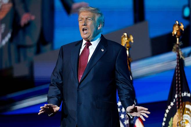 도널드 트럼프 미국 대통령이 5일 플로리다 마이애미에서 열린 '아메리카 비즈니스 포럼'에서 연설하고 있다. /AFP 연합뉴스