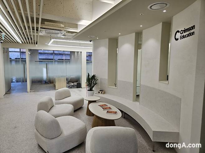 크림슨에듀케이션코리아 사옥 내부.