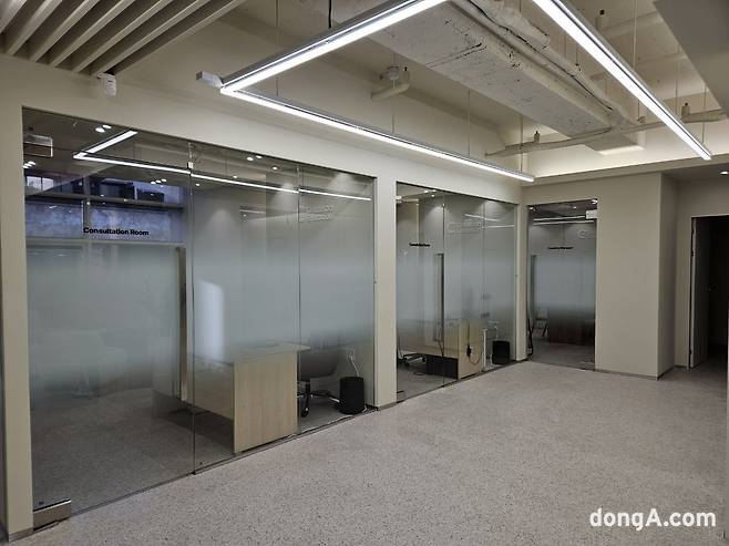 크림슨에듀케이션코리아 사옥 내 컨설팅룸.