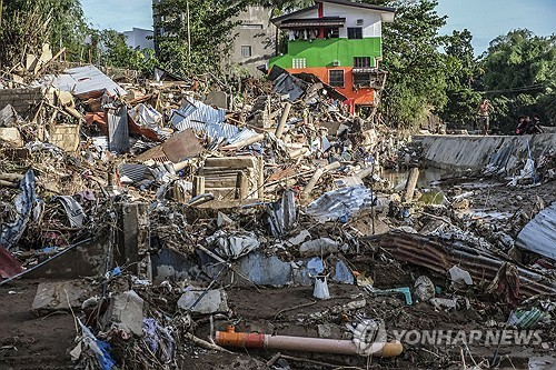 지난 5일(현지시간) 태풍 갈매기로 초토화가 된 필리핀 중부 세부시티의 모습.  [EPA=연합뉴스]