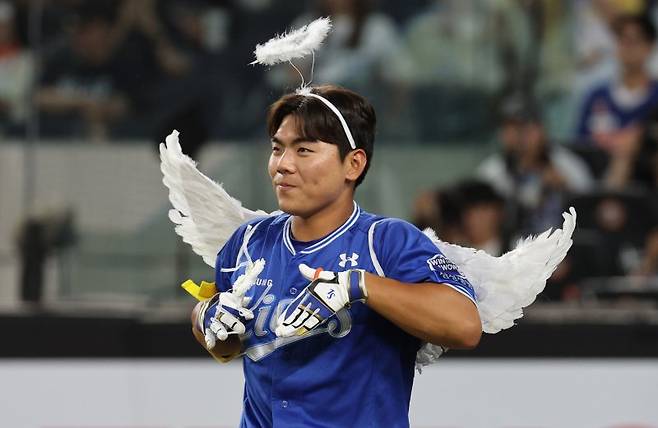 대전 한화생명볼파크에서 열린 KBO 퓨처스 올스타전에서 남부올스타 함수호가 천사 세레머니를 선보이고 있다.뉴스1