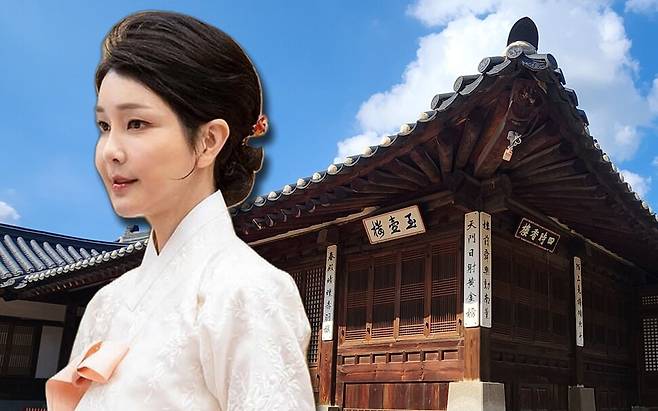 김건희 여사와 경복궁 건청궁 곤녕합 옥호루. 한겨레 자료사진
