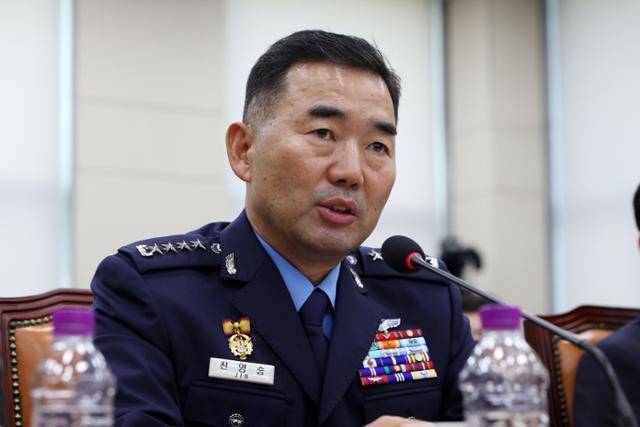 진영승 합동참모의장이 지난달 30일 오전 서울 여의도 국회 국방위원회에서 열린 국방부에 대한 종합감사에서 질의에 답하고 있다. 뉴시스