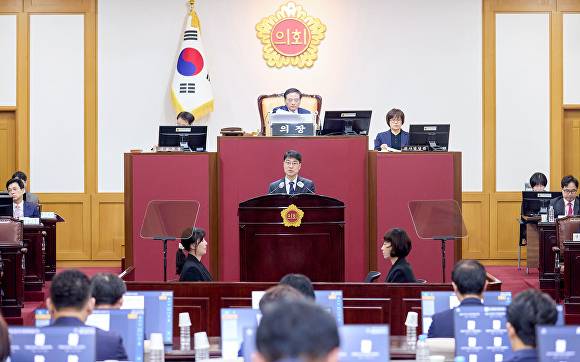 김정기 대구시장 권한대행이 시정연설을 하고 있다r [사진=대구시]