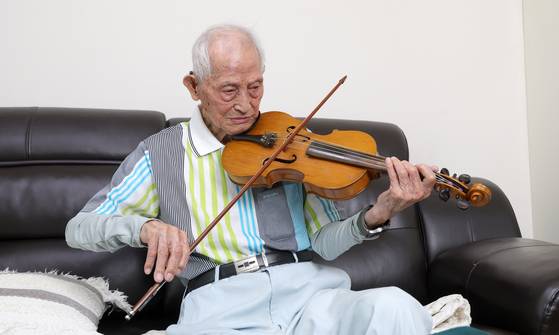 김영래(105)씨가 지난 19일 인천 자택에서 중앙일보와 인터뷰하고 있다. 강정현 기자
