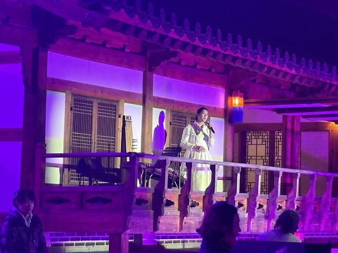 6일 저녁 중국 베이징 한국대사관저에서 개천절 및 제77주년 국군의날 기념 리셉션이 열렸다. 최근 한·중 관계 개선 흐름을 반영하듯 예년에 비해 중국 정부 측 참석자들이 늘었다. 베이징=김은정 특파원