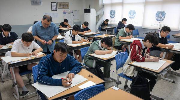 9월3일 수원특례시 한 고등학교에서 고3 수험생들이 2026학년도 수능 9월 모평을 치르고 있다 경기일보DB