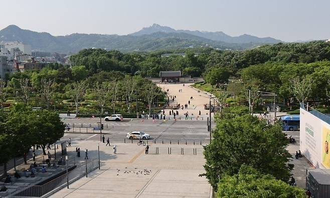 세운상가에서 내려다 본 종묘. [서울시 제공]