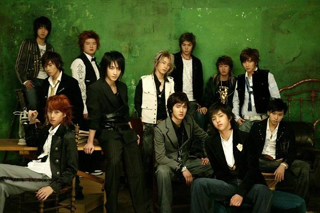 2005년 11월 6일 데뷔한 그룹 슈퍼주니어. 슈퍼주니어 공식 페이스북