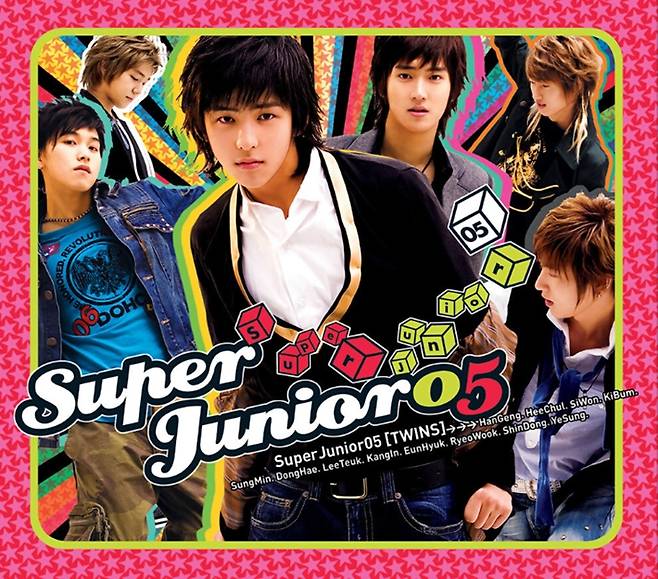 슈퍼주니어는 이른바 '기수제'를 표방한 그룹이었다. 그래서 첫 정규앨범에는 '슈퍼주니어05'라고 쓰여있는 걸 볼 수 있다. SM엔터테인먼트 제공