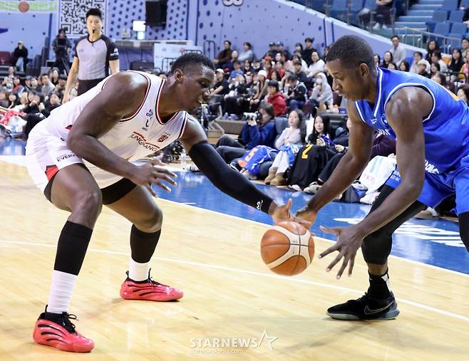 [한번에쓱] 'KBL 잘나가는 1위 정관장 잡은 삼성썬더스' 생생현장