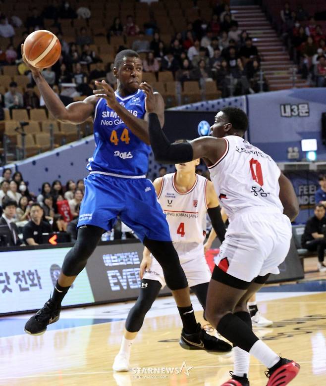 [한번에쓱] 'KBL 잘나가는 1위 정관장 잡은 삼성썬더스' 생생현장