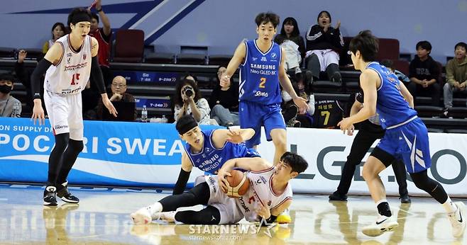 [한번에쓱] 'KBL 잘나가는 1위 정관장 잡은 삼성썬더스' 생생현장