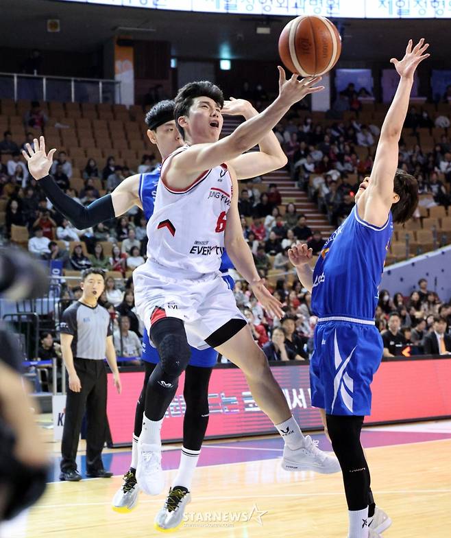[한번에쓱] 'KBL 잘나가는 1위 정관장 잡은 삼성썬더스' 생생현장