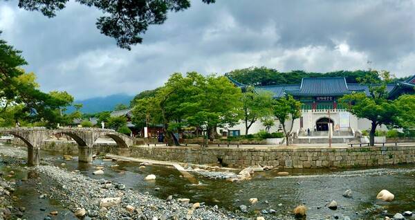 양산 통도사성보박물관과 삼성반월교.