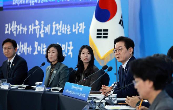 이재명 대통령이 7일 열린 과학기술인 국민보고회에서 모두발언을 하고 있다. (사진=뉴시스)
