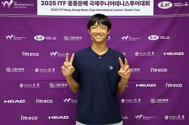 기쁜 표정으로 인터뷰에 응한 오승민