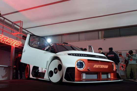 The Hyundai Insteroid concept is unveiled at the Peaches Dowon in Seongdong District, eastern Seoul, on March 31. [CHO YONG-JUN]