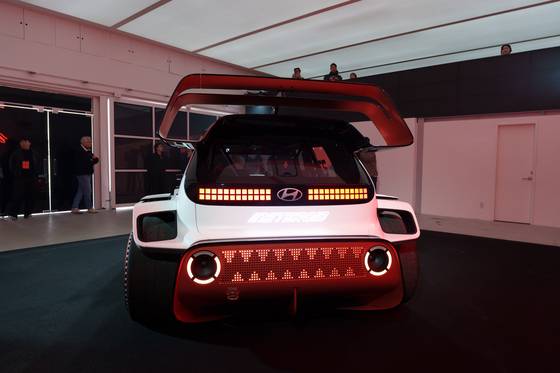 The Hyundai Insteroid concept is unveiled at the Peaches Dowon in Seongdong District, eastern Seoul, on March 31. [CHO YONG-JUN]