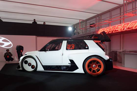 The Hyundai Insteroid concept is unveiled at the Peaches Dowon in Seongdong District, eastern Seoul, on March 31. [CHO YONG-JUN]