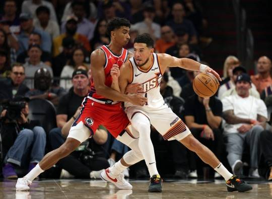 공을 지키는 부커. 사진[Imagn Images=연합뉴스]