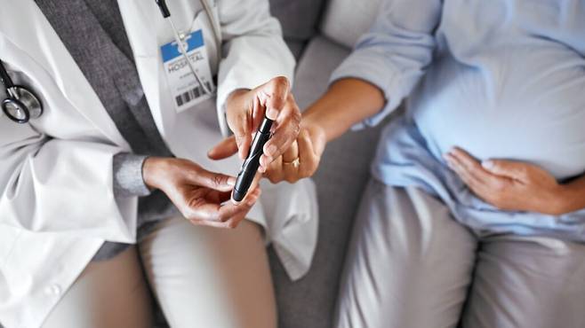 한 번 진단받았다고 좌절할 필요는 없다. 꾸준히 관리하면 정상 혈당을 유지하며 건강하게 살아갈 수 있다. 게티이미지